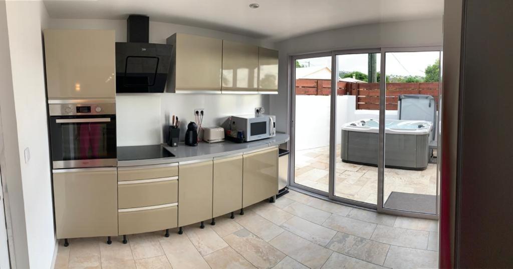 Appartement Saint Gilles Les Bains エクステリア 写真